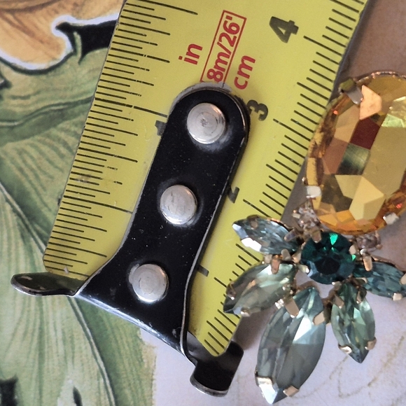 Elegant Gold and Green Gemstone Earrings - Picture 5 of 5